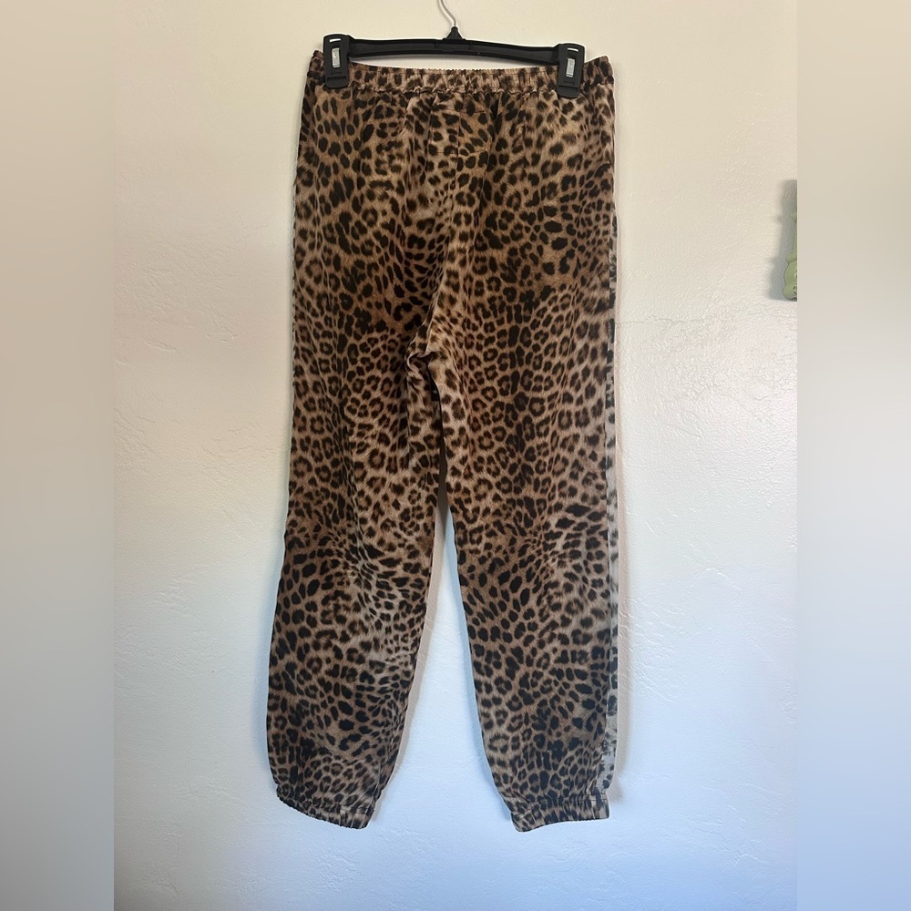 ROYAL PALMS love & legacy, THE OLIVIA SILK JOGGER IN DOLCE VITA ANIMAL PRINT - Picture 4 of 5